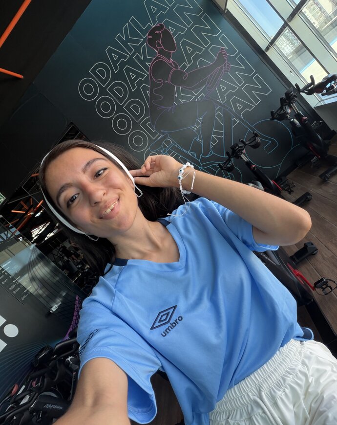 Sizce iyi mi yüz şeklim? Vasat bi tipin var demiş biri fotoğrafıma umursamadan duramıyorum?
