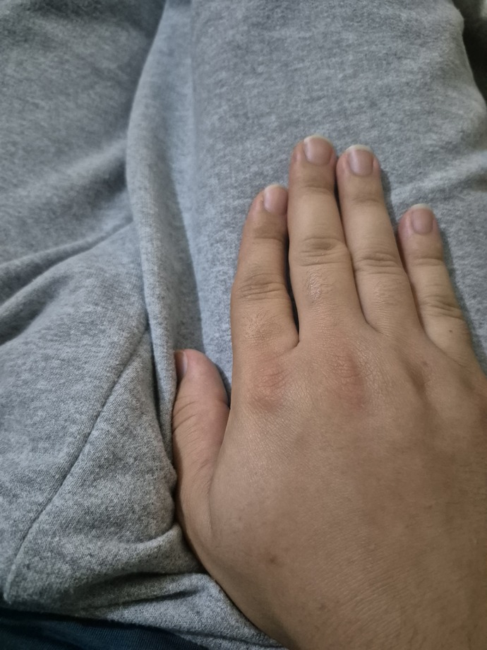 Sizce ellerim güzel mi, erkek eli mi kadın eli mi gibi duruyor?