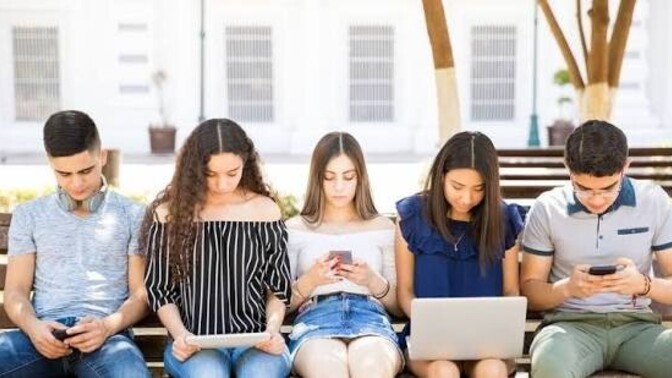 Şimdiki nesil kendisini hiç yeriştirmiyor mu bana mı öyle geliyor?