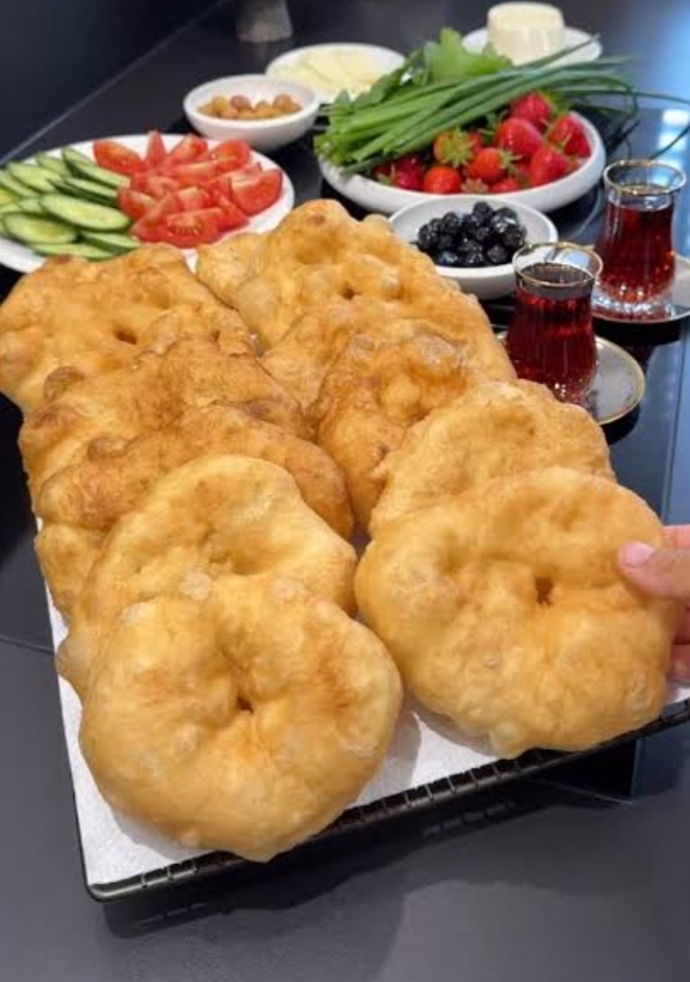 Kahvaltıda hamur, patates kızartması.. vs şeyler varoşluk mu?