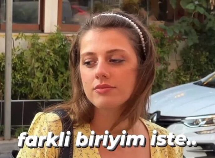 Kendinizi birkaç kelimeyle tanımlar mısınız?