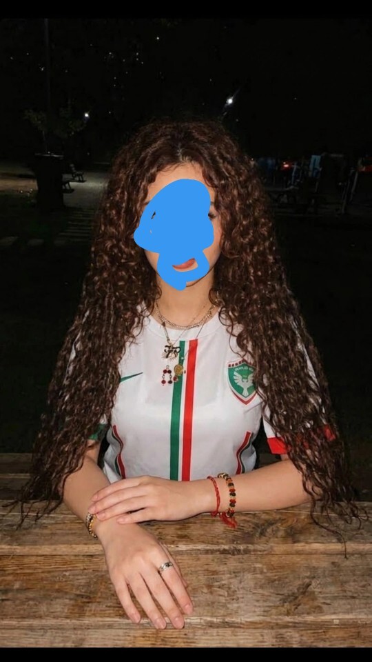 Bu saç rengi hangi ton diye geçiyor, koyu kahve saçı evde bu renge nasıl boyarım?
