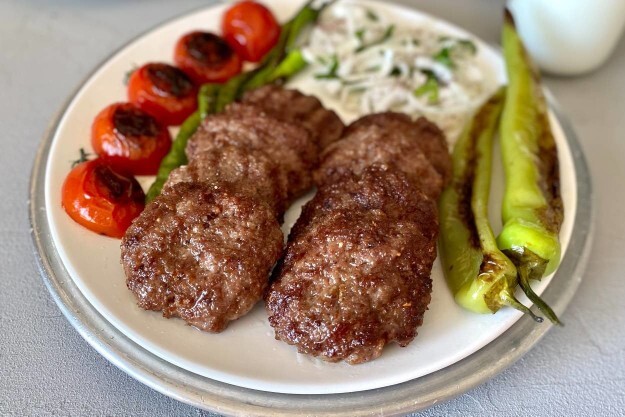 Köfte, çiğ köfte, içli köfte arasından hangisi favoriniz?