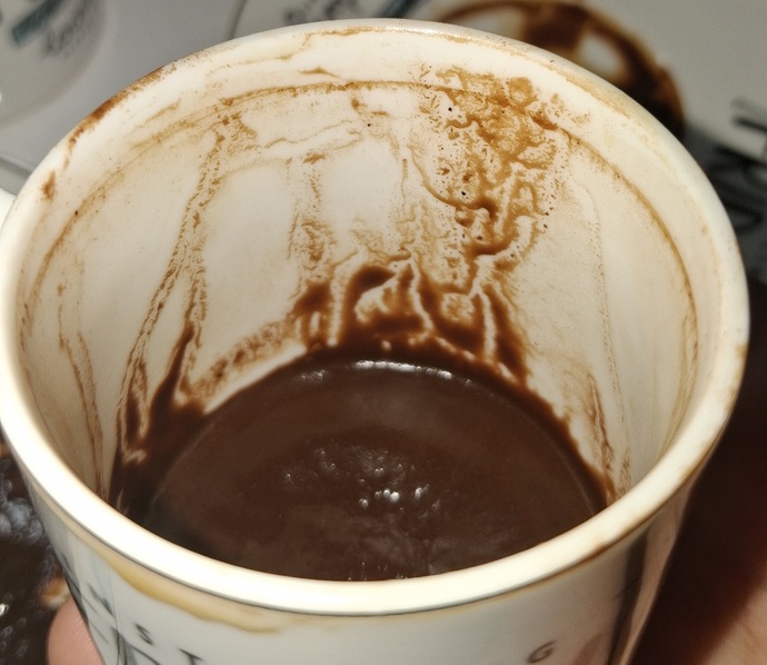 Kahve falı baktırmak istiyorum, fincan fotoğrafını yorumlayabilir misiniz?