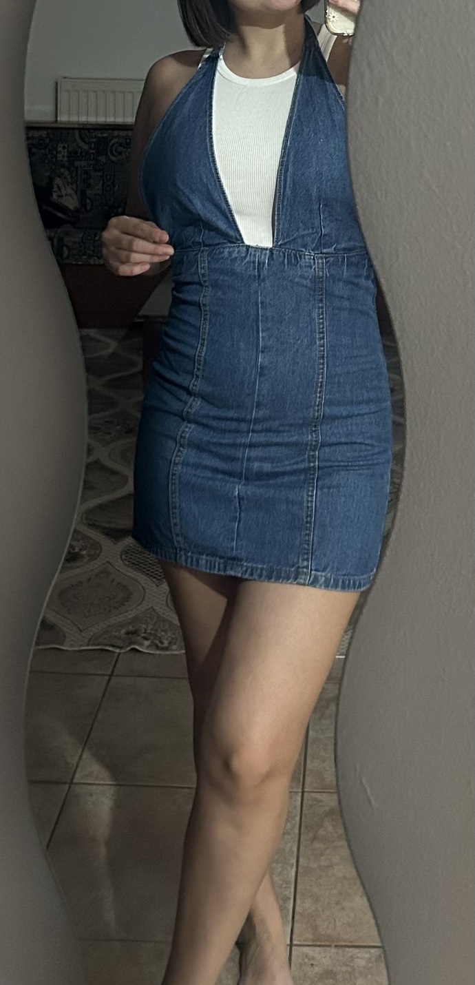 Bir beden küçük gelen elbisenin beni sıktığı fotoğraflarda çok belli olur mu?