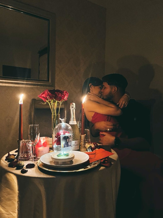 Sizce romantik bir gece yemeğinde olması gereken tek şey nedir?