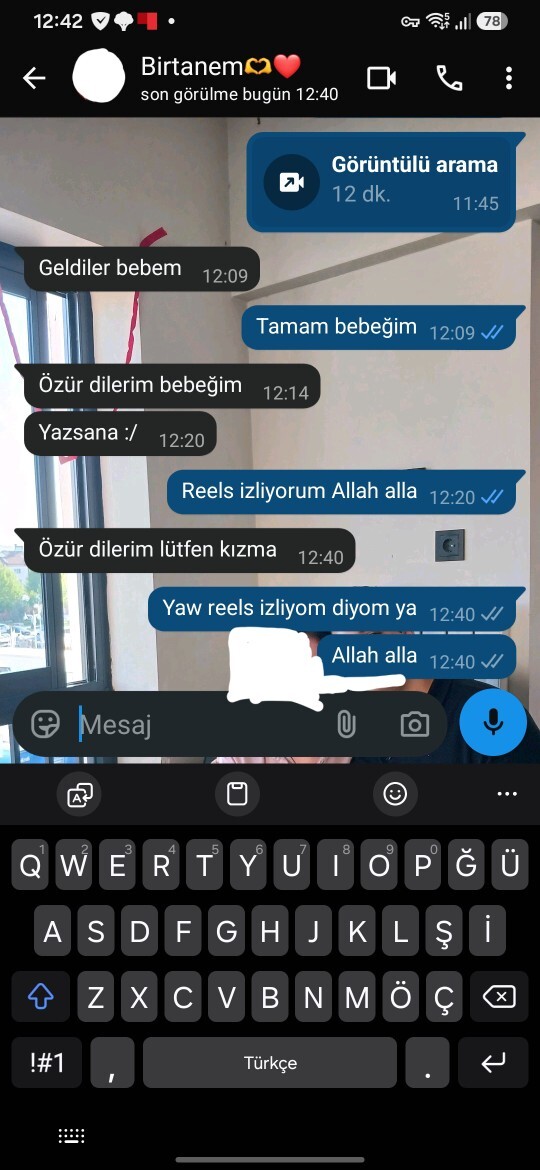 Birinin beni bilerek sinirlendirmesi ama yine de çok tatlı gelmesi normal mi?