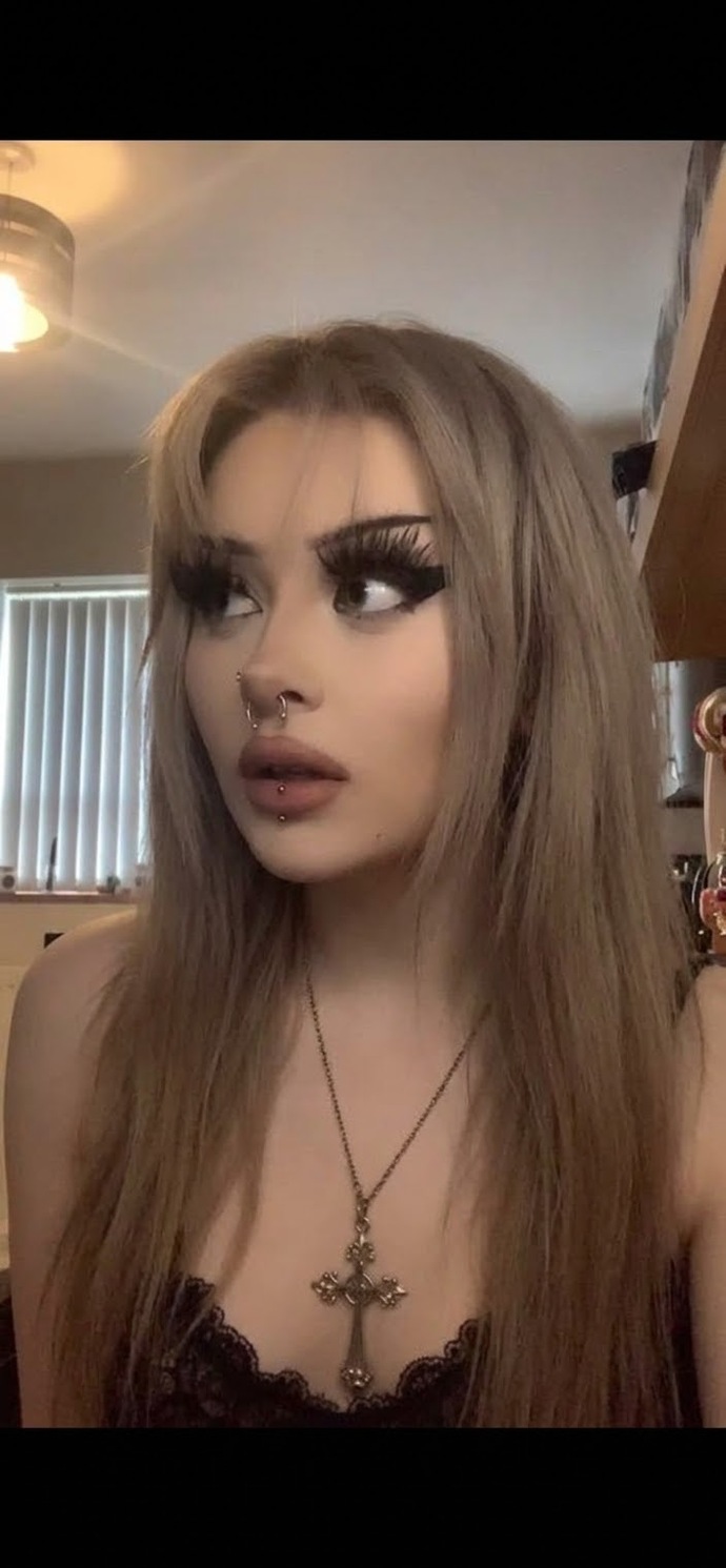 Fotoğraftaki gibi bu saç renginin tam tonu ne?