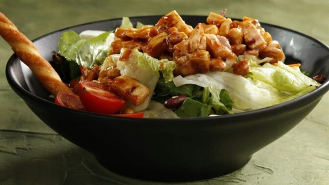 Tavuklu salata mı, balıklı salata mı?