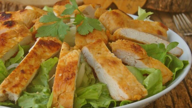 Tavuklu salata yediniz mi sever misin?