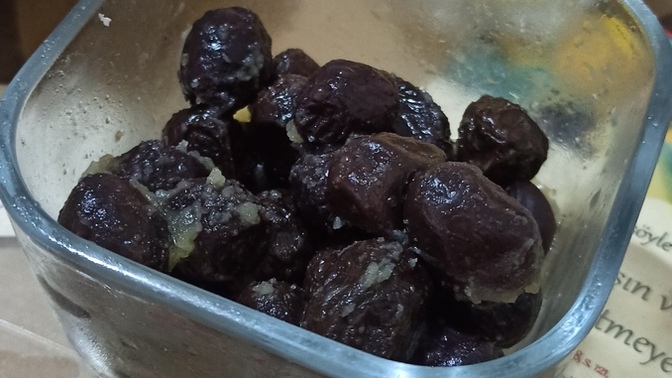 Kahvaltıda siyah zeytin mi tercih edersin yeşil zeytin mi?