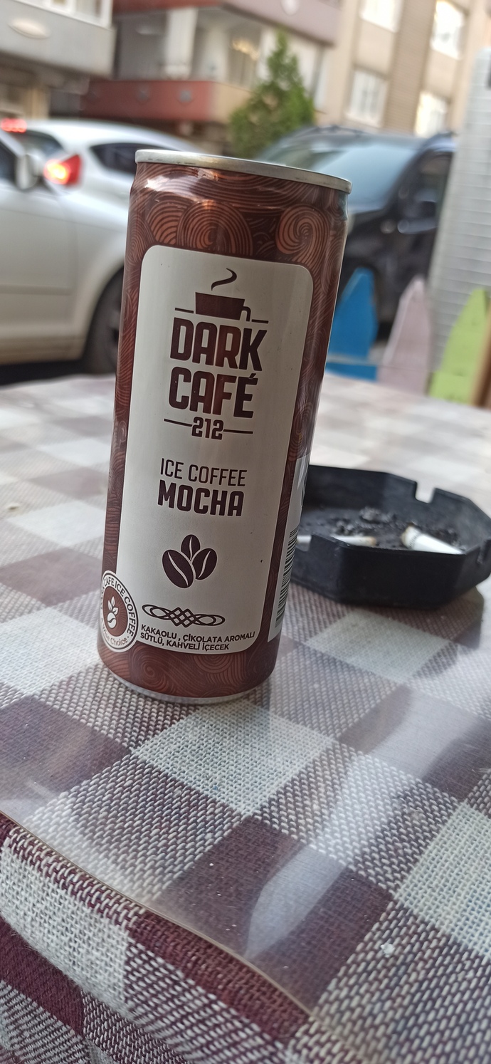 Sigaranın yanında mocha mı gider Türk kahvesi mi?