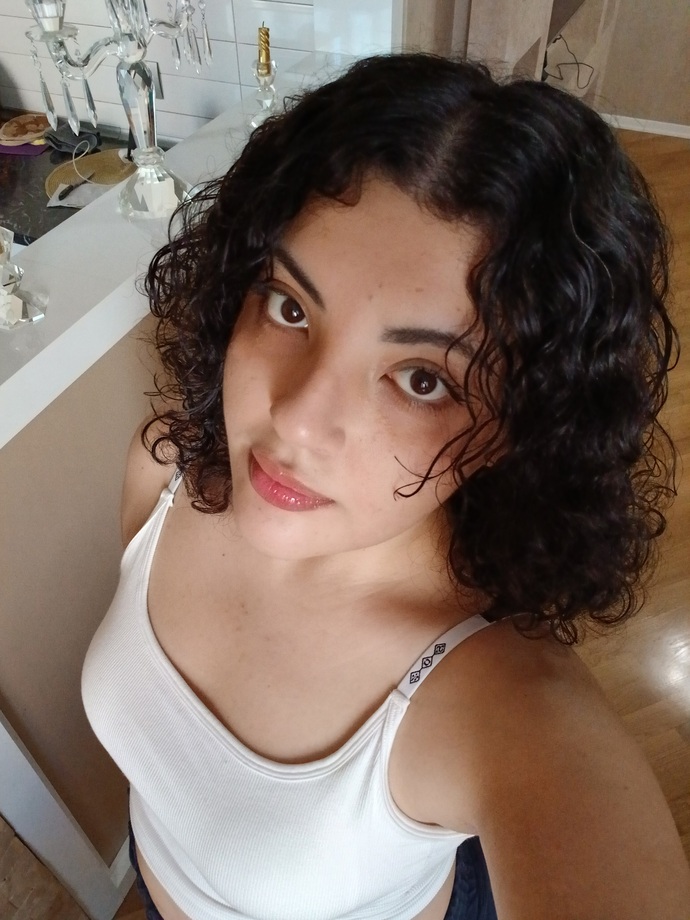 Yüzüme hangi renk sac gider? işilti yapicam aralarina renk aticam yani. blonde nasil olur? Saclarimi dun kestirdim?