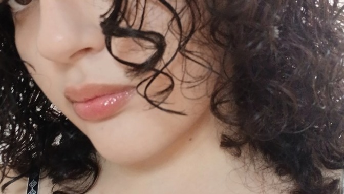 Yüzüme hangi renk sac gider? işilti yapicam aralarina renk aticam yani. blonde nasil olur? Saclarimi dun kestirdim?