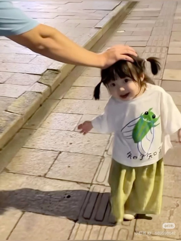Hem komik hem güzel olmak imkansız mı?