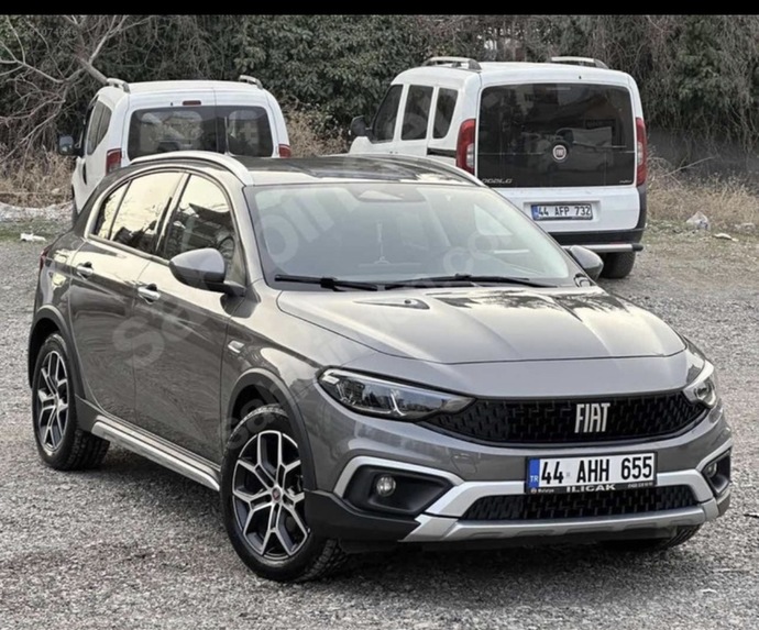 4 kişilik aile için Polo mu Egea Cross mu daha mantıklı ve şık duruyor?