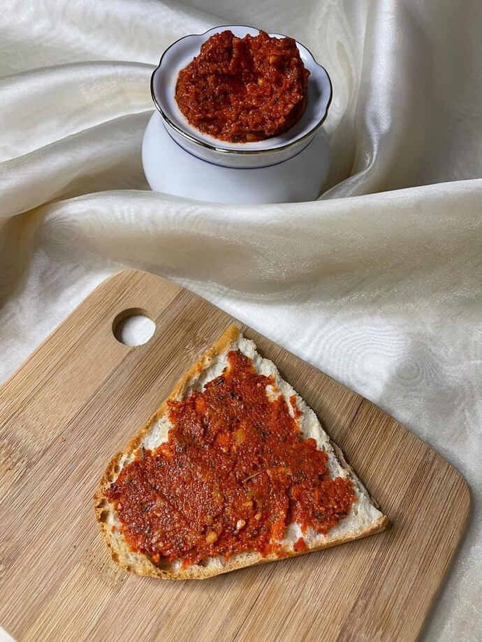Salçalı ekmek sever misin?