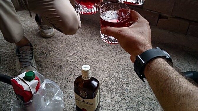 Alkolik olma yolundayım, içkiyi bu kadar hayatıma sarmışken nasıl bırakabilirim?