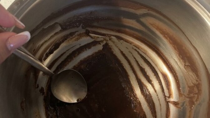 Puding tenceresinin dibini sıyırır mısın?