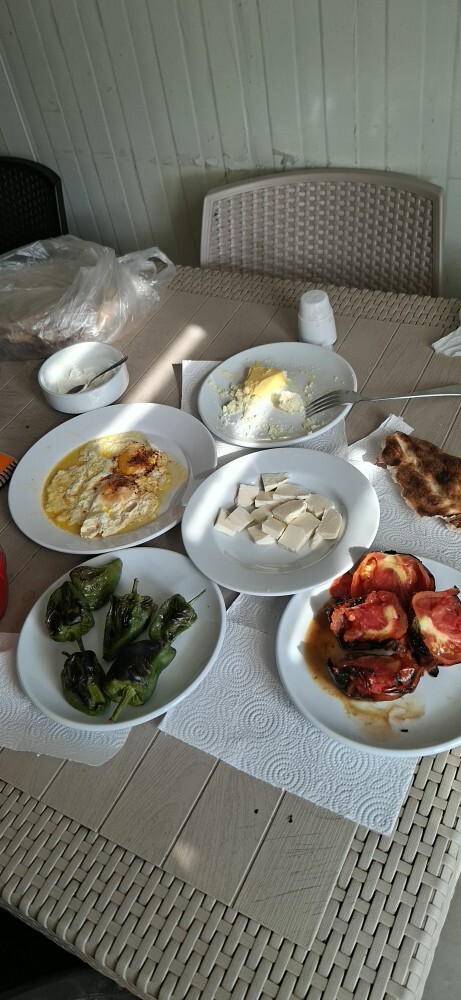 Gece bu saatte kahvaltılık yemek zararlı mı, akşam yemeği yerine olur mu?