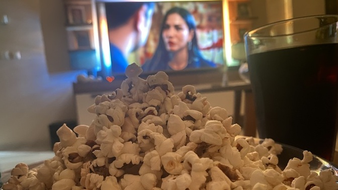 Patlamış mısırlarımın yanına yakışacak bir film öneriniz var mı?