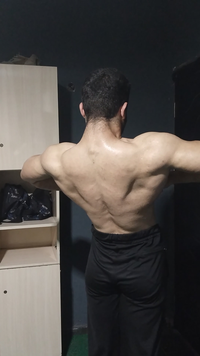 1.90 boy 83 kiloyum, fiziğimi yorumlar mısınız ideal kilo ve görünüş olarak?