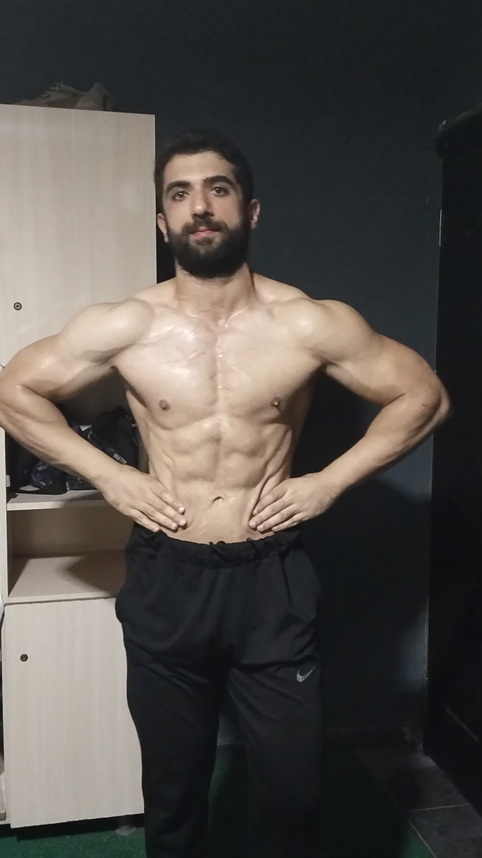 1.90 boy 83 kiloyum, fiziğimi yorumlar mısınız ideal kilo ve görünüş olarak?