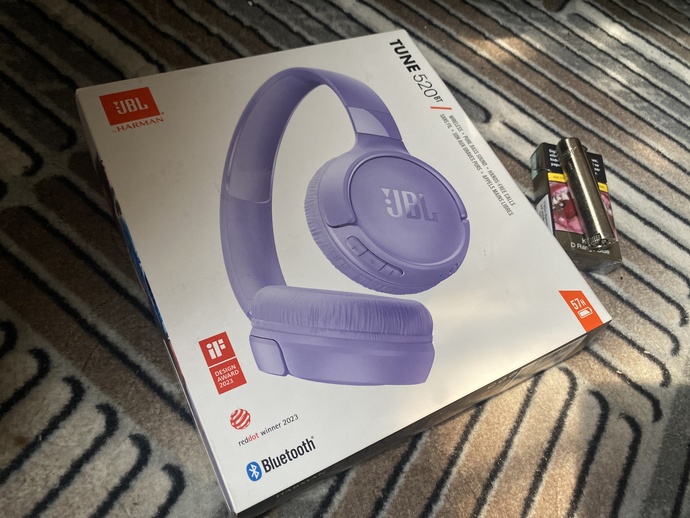 Kulaküstü kulaklık almak istiyorum sizce Anker mi daha iyi yoksa JBL mi?