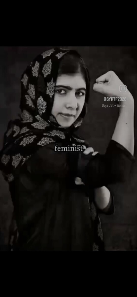 Bir kadının feminist olmaktan başka şansı olduğunu düşünmüyorum ve böyle kadınlarında haklarını aramaya hakkı yoktur 🥴🙄?