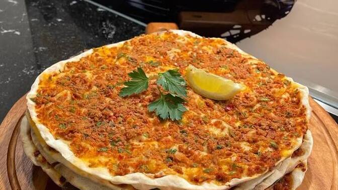 Siteden kimle lahmacun date yaparsın söyleyeyim mi?