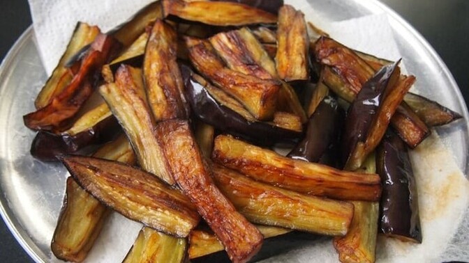 Patlıcan kızartması mı patates kızartması mı?