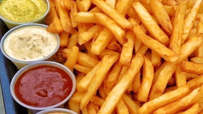 Patates kızartmasını sade mi seversin soslu mu?