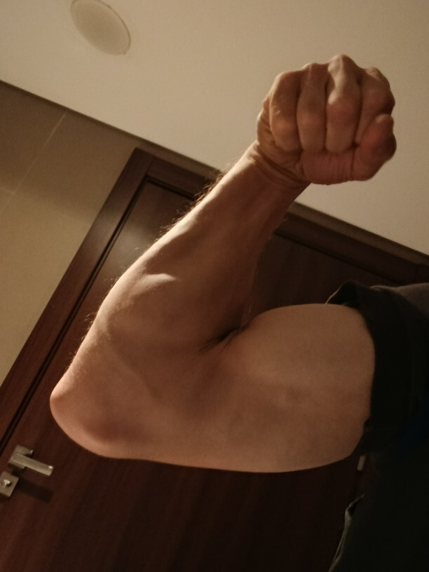 Bicepssiniz var mı beyler bayanlar?