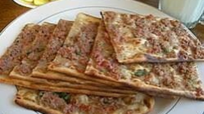 Etli ekmek mi Çiğköfte mi?
