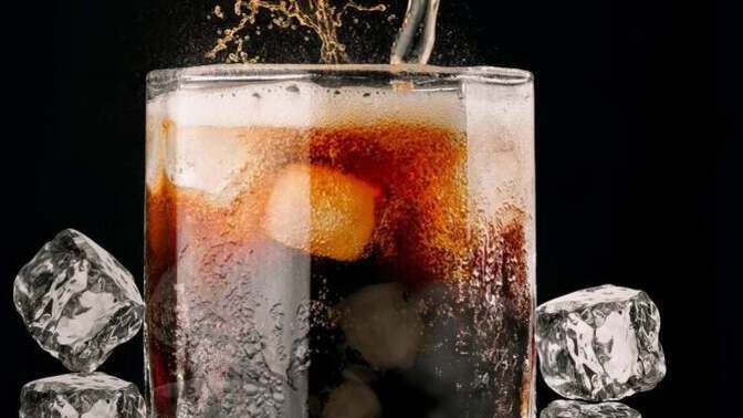 100.000 TL karşılığında bir gün boyunca hiçbir şey yemeden sadece kola içer miydin?