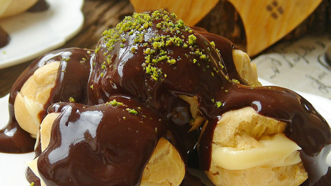 Gece gece canım profiterol çekti, bu saatte tatlı yemek çok mu yanlış olur?