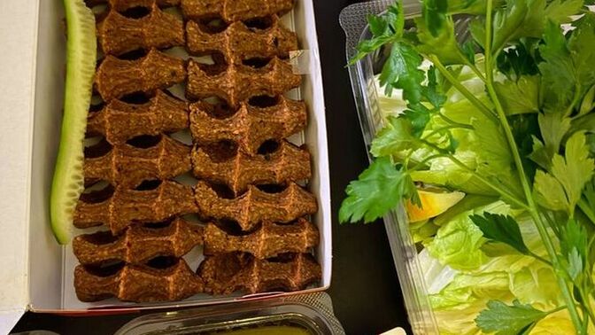 Gece gece kaç dilim çiğ köfte yersiniz?