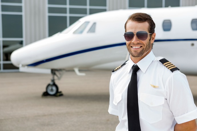 Bir erkeği asker olmak mı daha eril gösterir pilot olmak mı?
