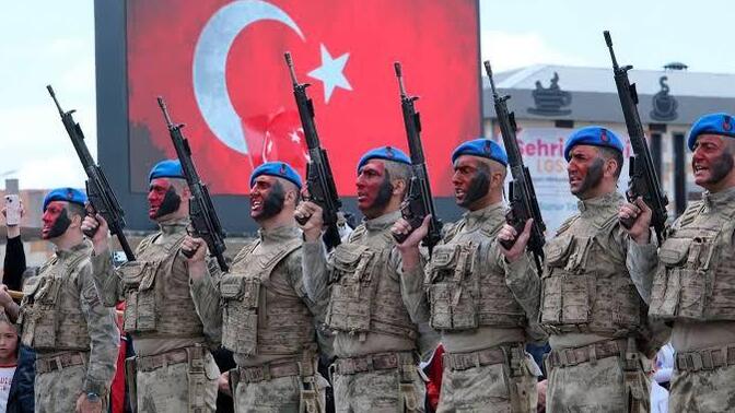 Bir erkeği asker olmak mı daha eril gösterir pilot olmak mı?