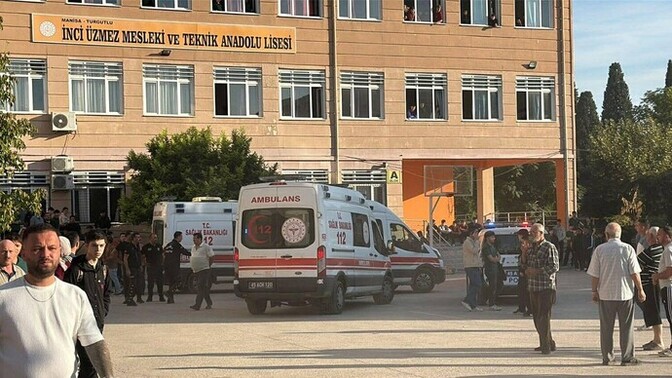 15 yaşındaki bir çocuk Turgutlu'da bir liseye silahlı saldırı düzenledi.. Ne düşünüyorsunuz?