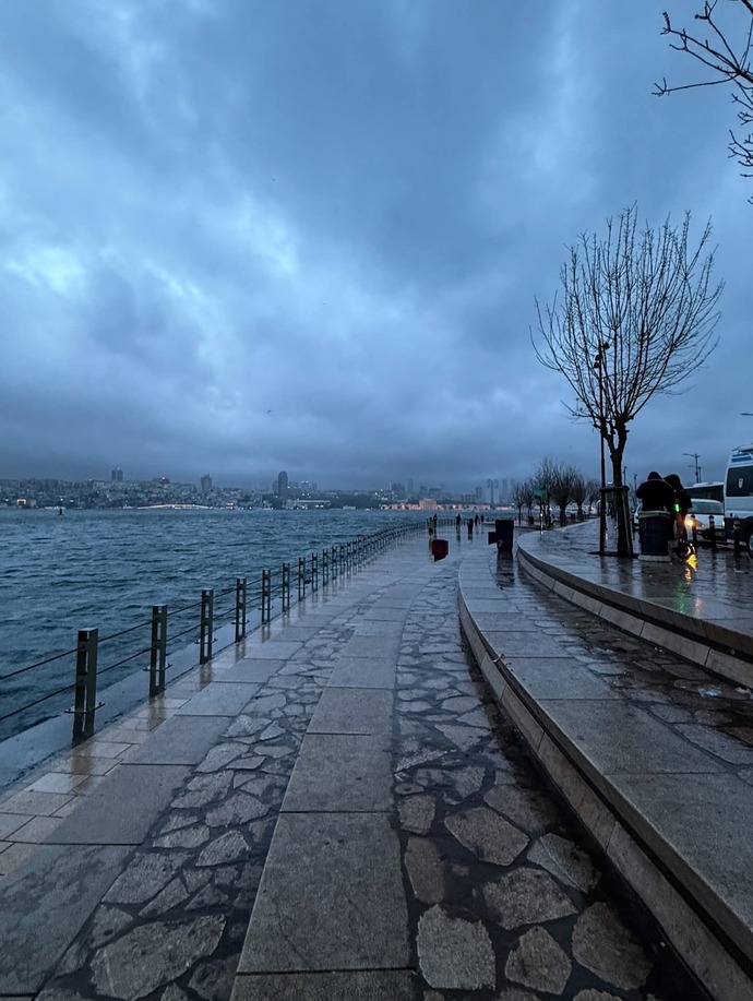 Günaydin Yeni sabaha inşallah her şey gönlünüzce olur çay var mi çay?