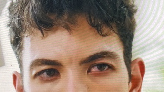 Yakışıklı mı bu adam sizce?