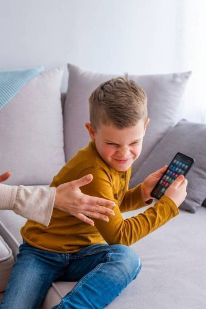 Sizce çocuklara kaç yaşında telefon alınmalı?