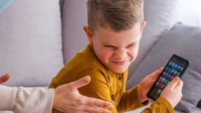 Sizce çocuklara kaç yaşında telefon alınmalı?