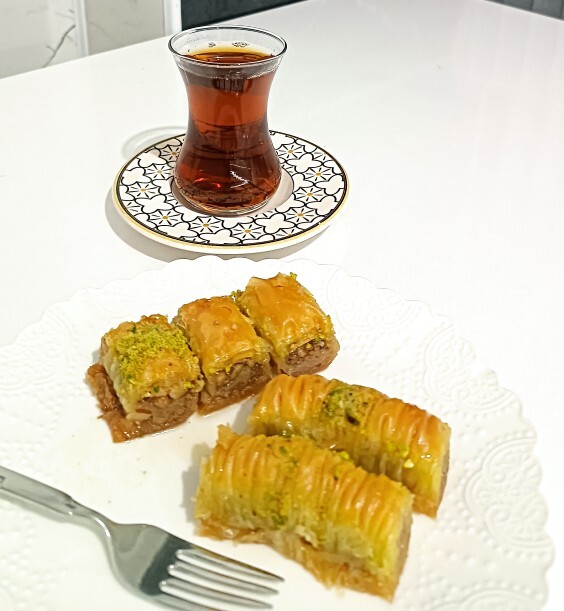 Tatlımı sizinle paylaşır mıydım gelin söyleyim?