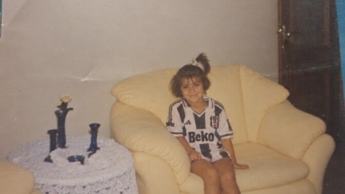 Eski çocukluk fotoğrafımı Beşiktaş-Fener muhabbetiyle storye atsam o çocuk mesaj atar mı sizce?