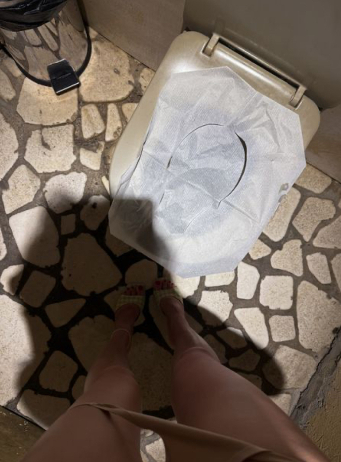 Dişarda tuvaletlere bu kâğıtlardan kullanan var mı?