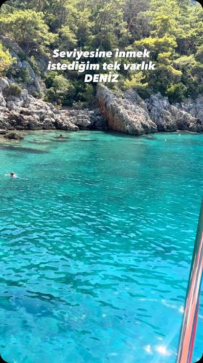 Kayahan’ın “atın beni denizlere yalan dünya size kalsın” sözü sizce ne anlatıyor, altında nasıl bir duygu var?