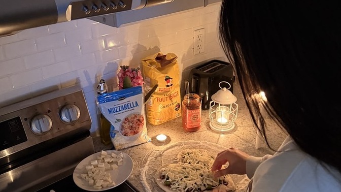 İnsanın sevgilisine/ eşine yemek yapması kölelik midir?