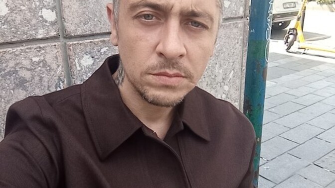 Hayırlı geceler beni görüp seviniyor musun yoksa irite mi oluyorsun?